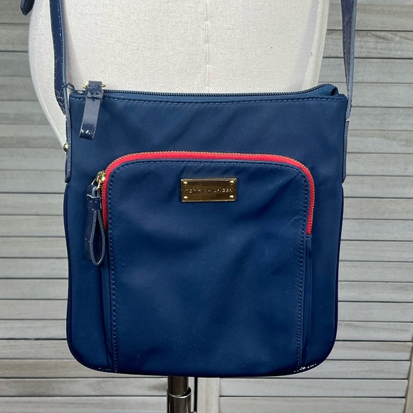 TOMMY HILFIGER Crossbody Bag Navy Blue w Red Accents-OS - Picture 1 of 10